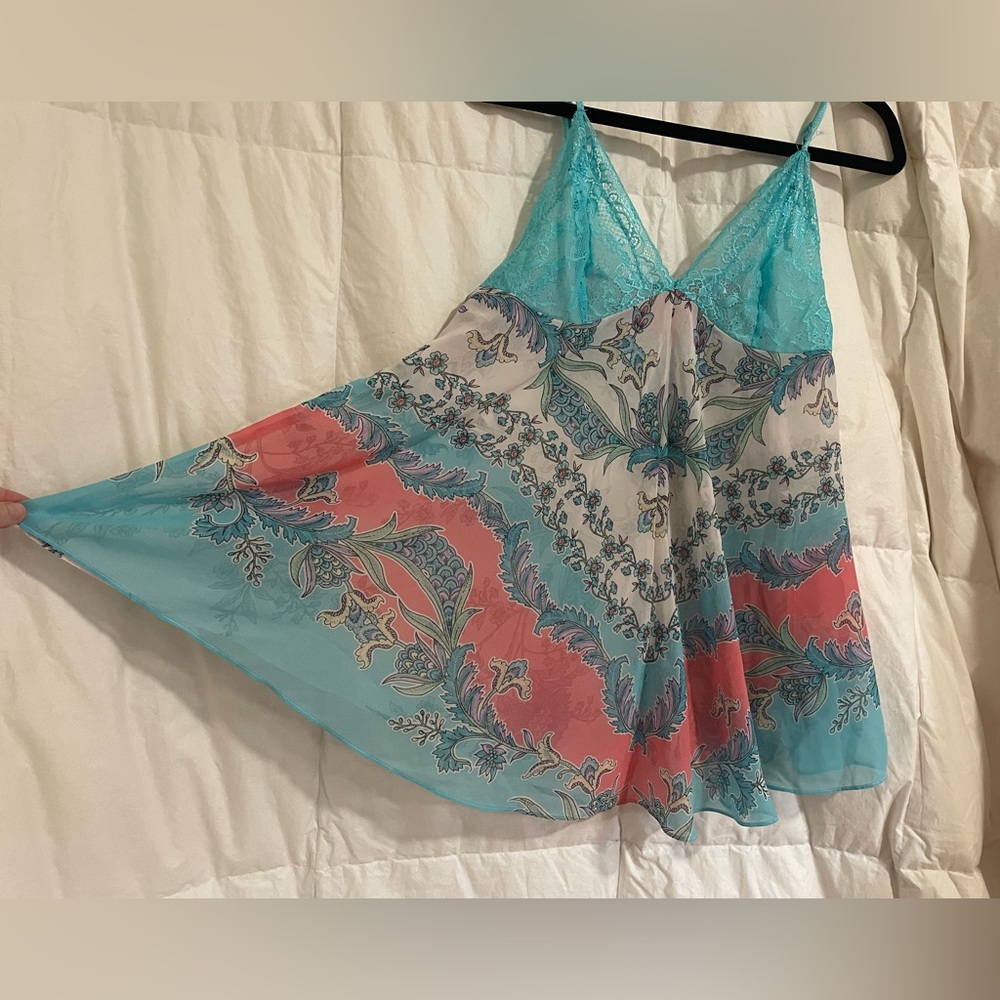 Gorgeous In Bloom nightie - Picture 2 of 4